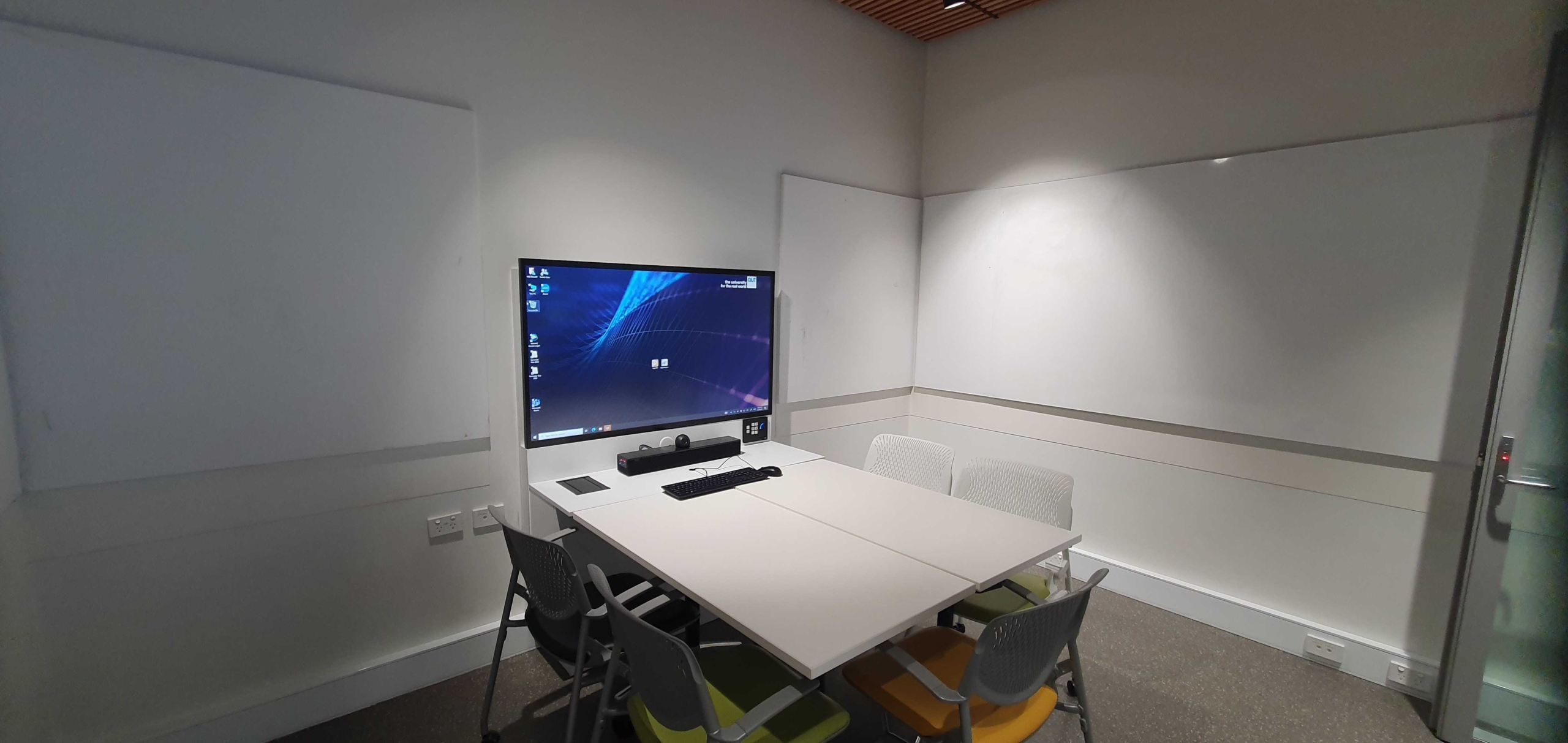 H001 – Small Huddle Space, photo 2 of 2