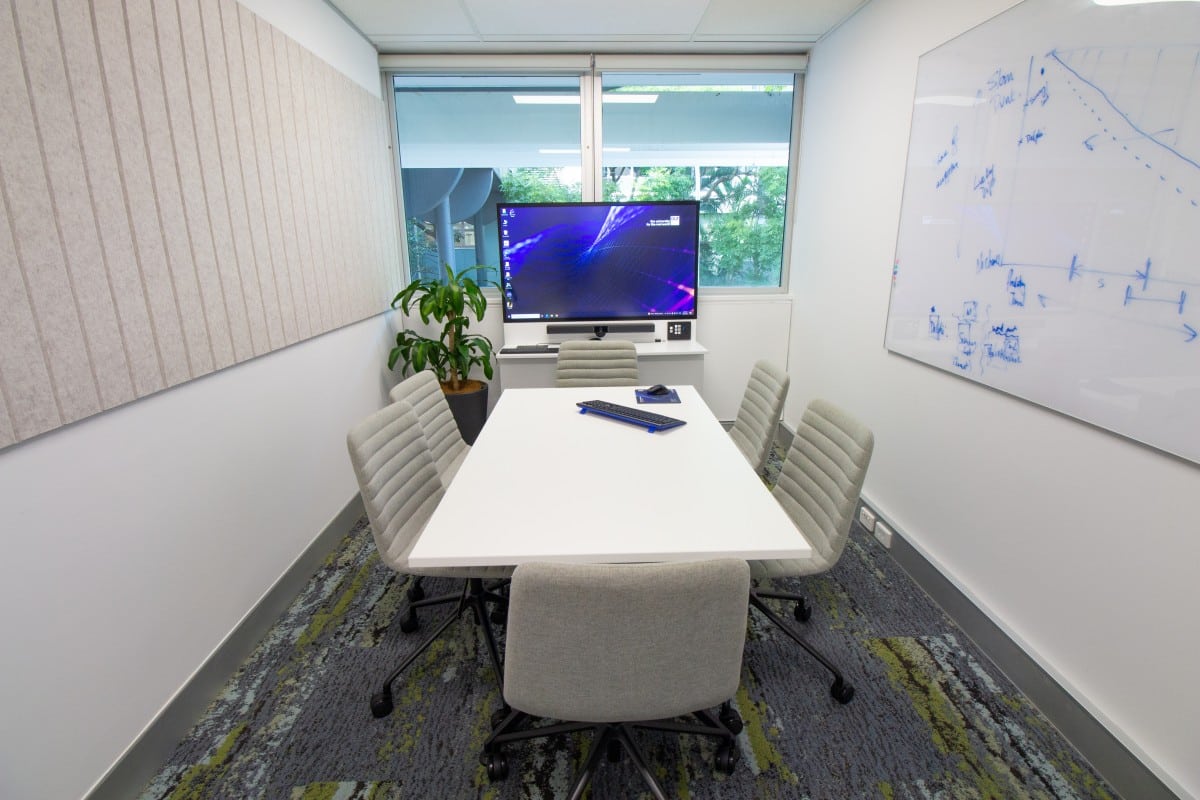 H002 – Small Huddle Space (Extron), photo 2 of 2