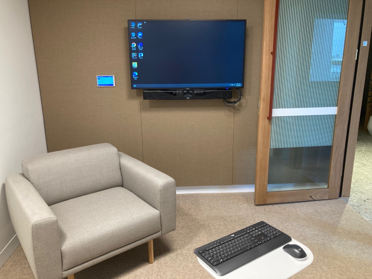 M008 – Small Meeting Room (Zoom)