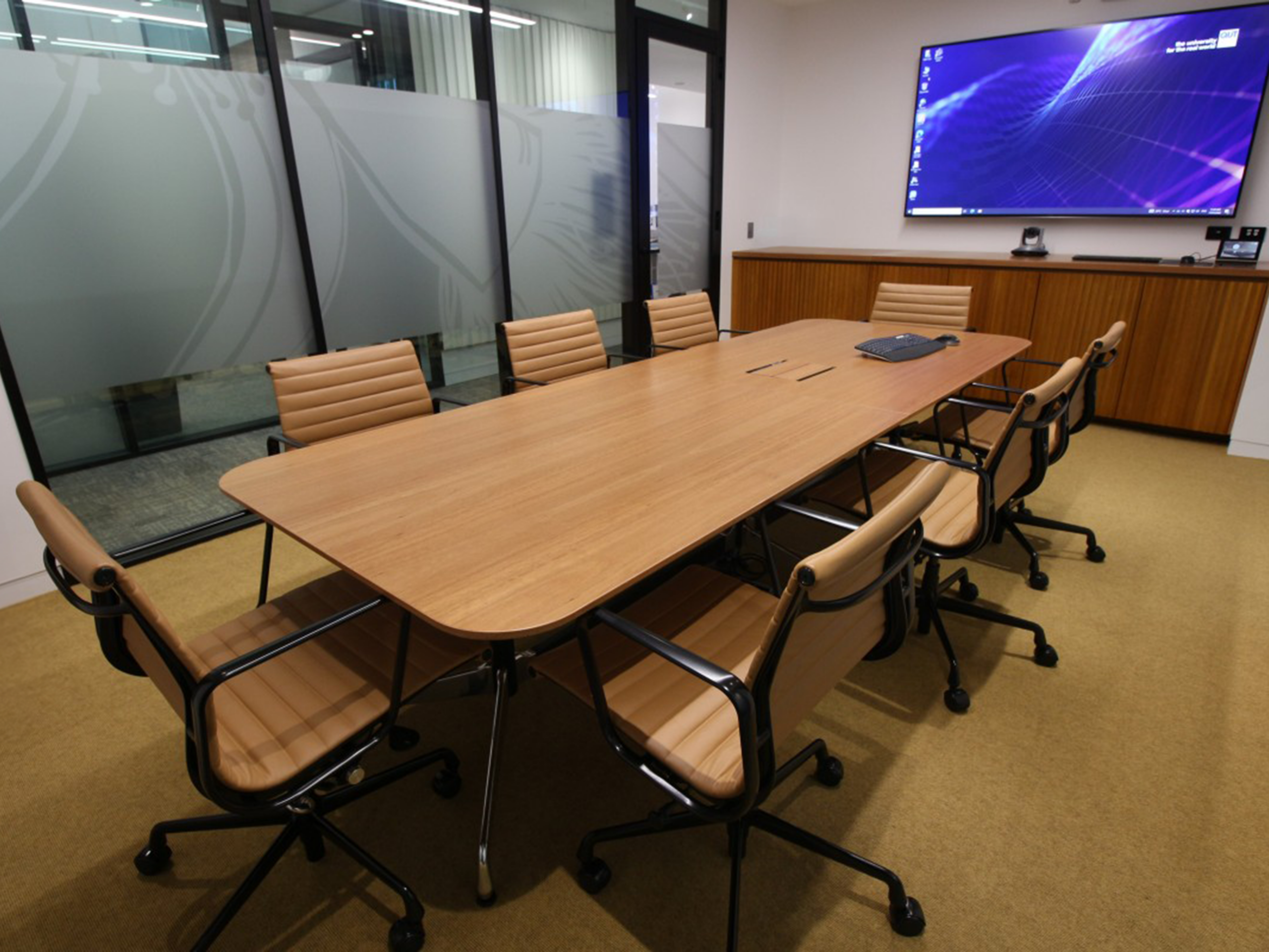 M024 – Meeting Room