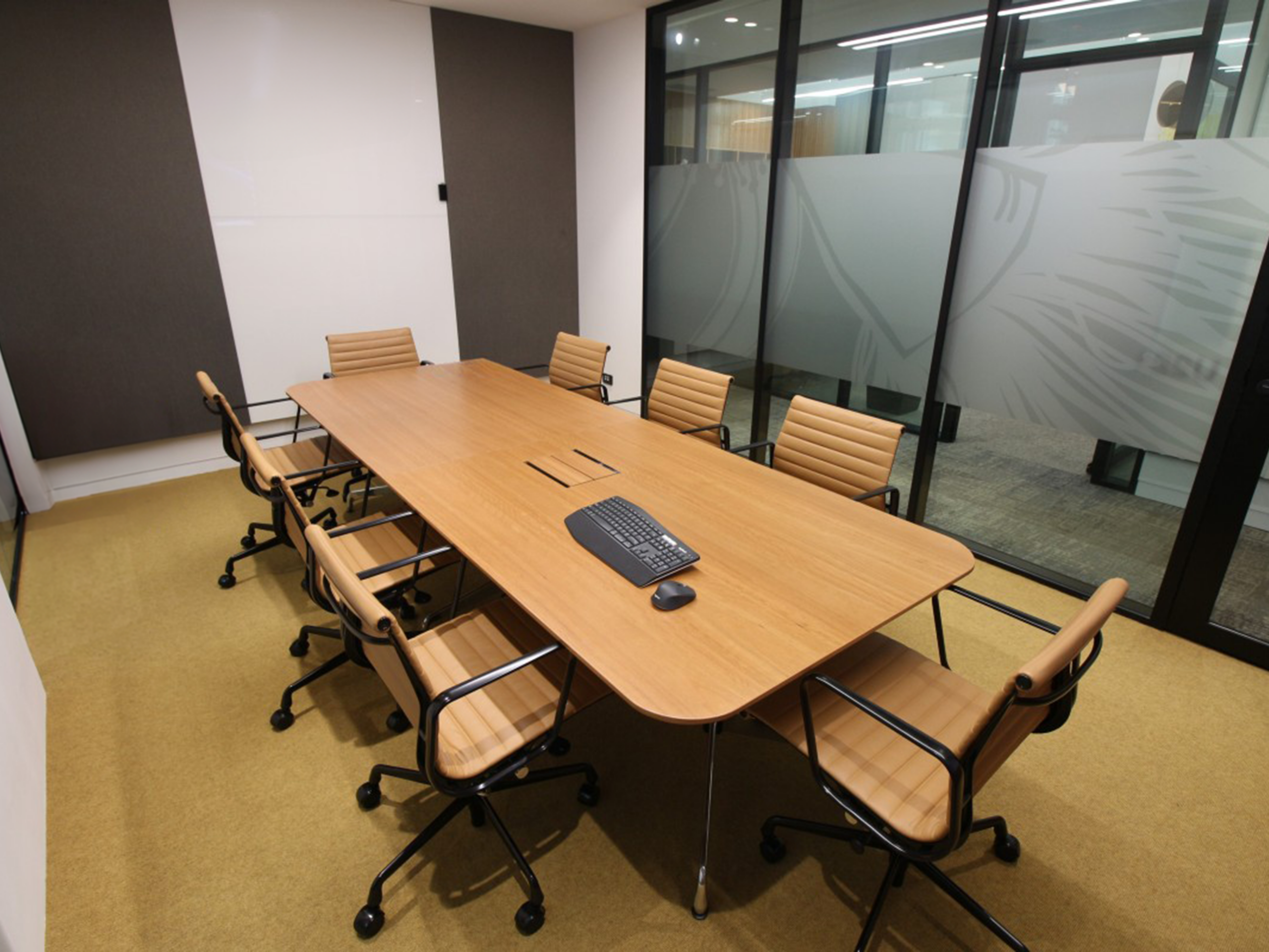 M024 – Meeting Room, photo 2 of 2