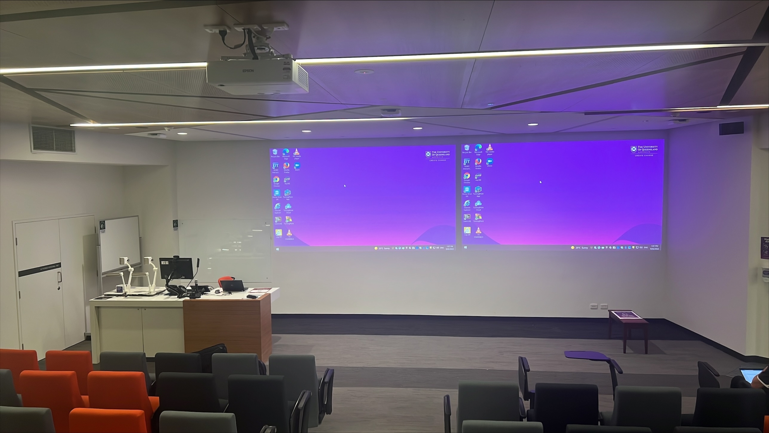 T015 – Large Dual Projector Teaching Space, photo 2 of 2