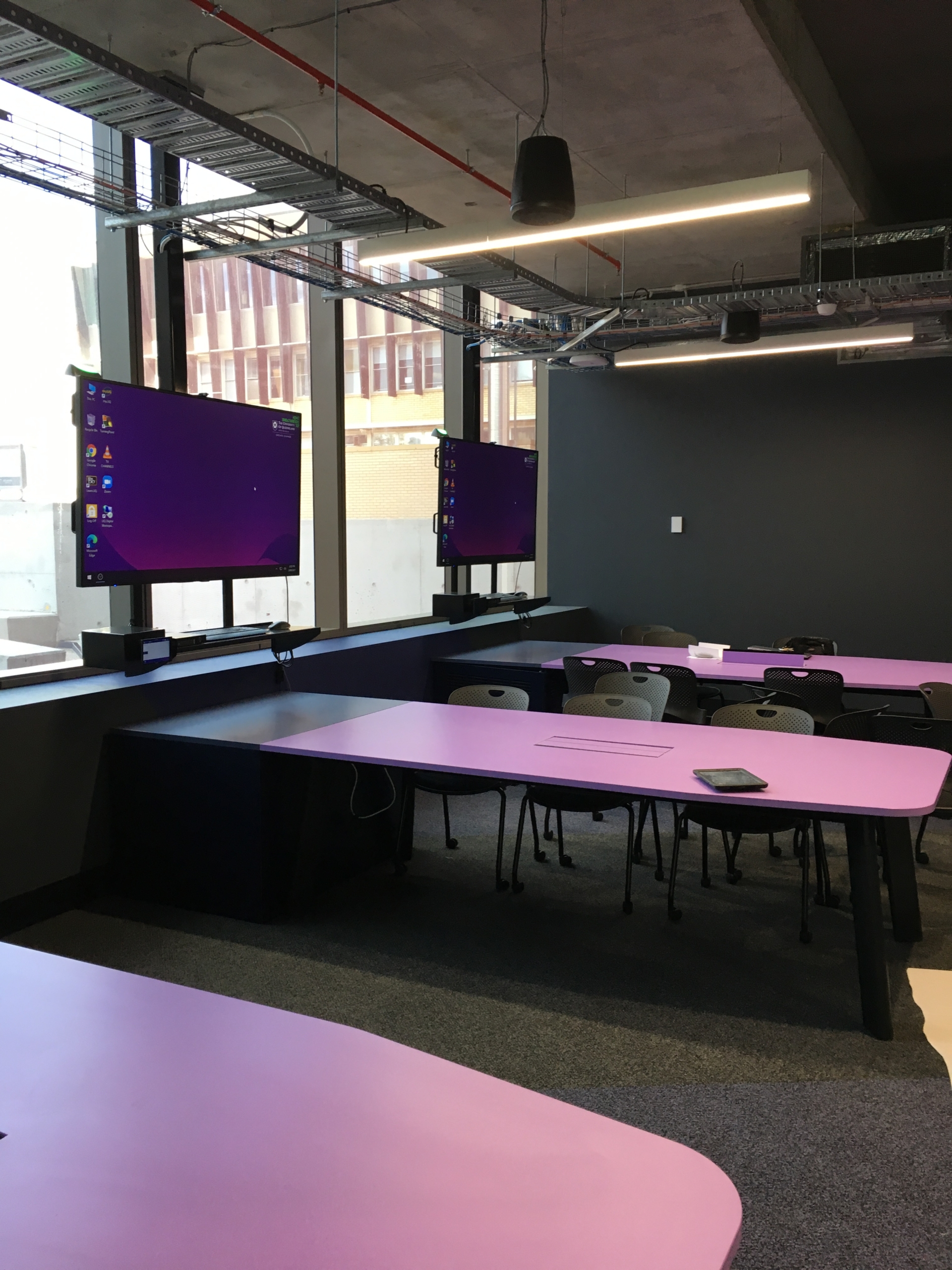 T017 – Large Teaching Space with Collaboration Pods, photo 3 of 4
