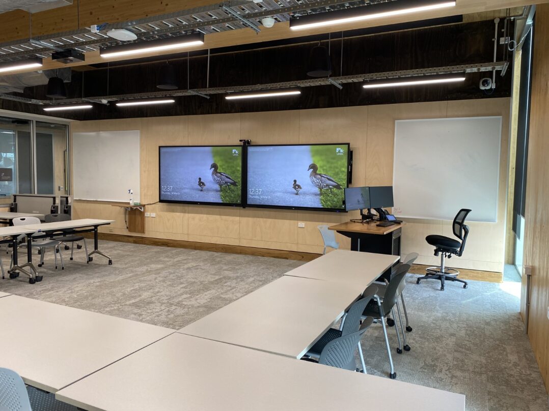 T019 – Large Dual Display Teaching Space