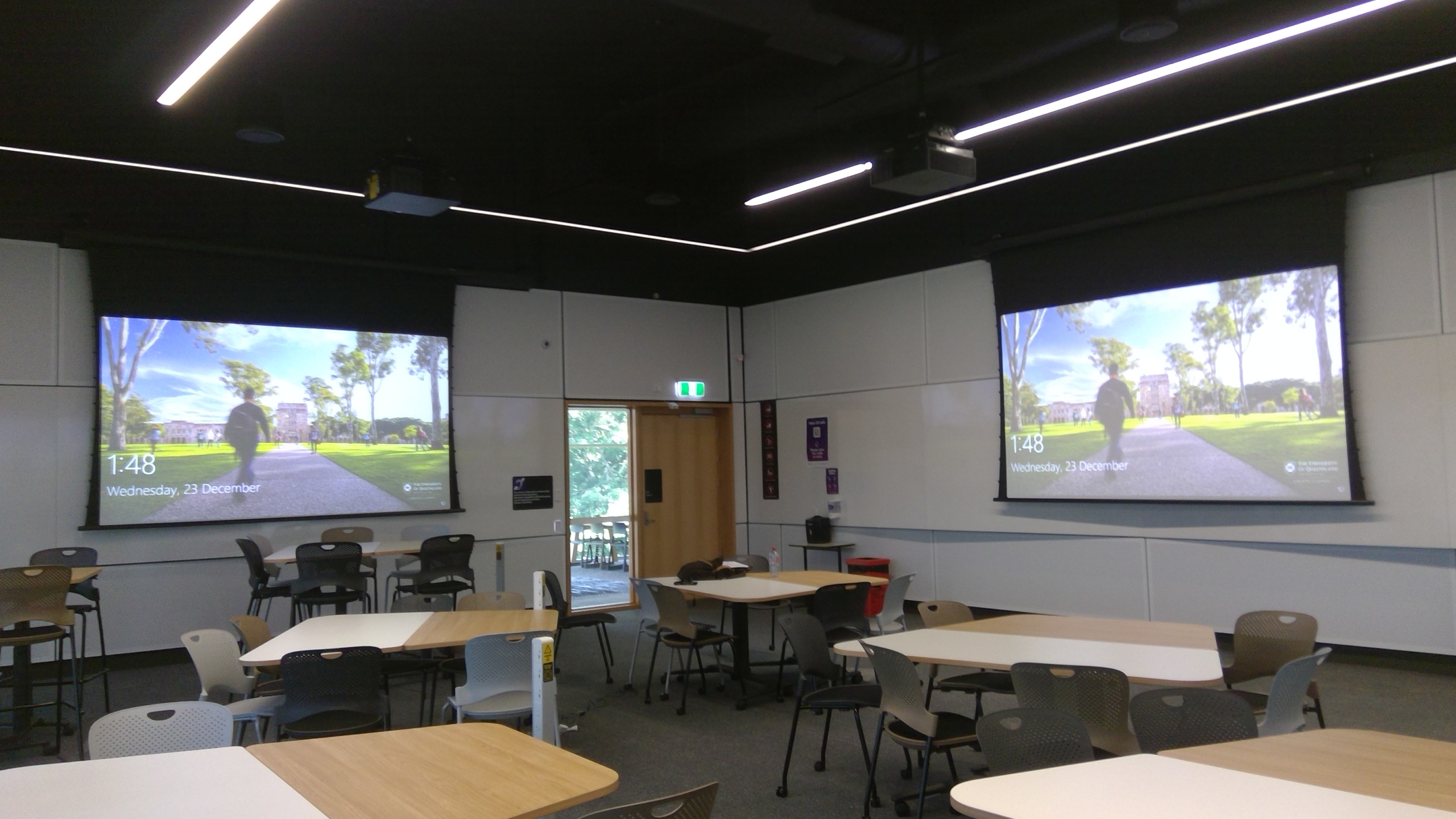 T021 – Large Quad Projector Teaching Space