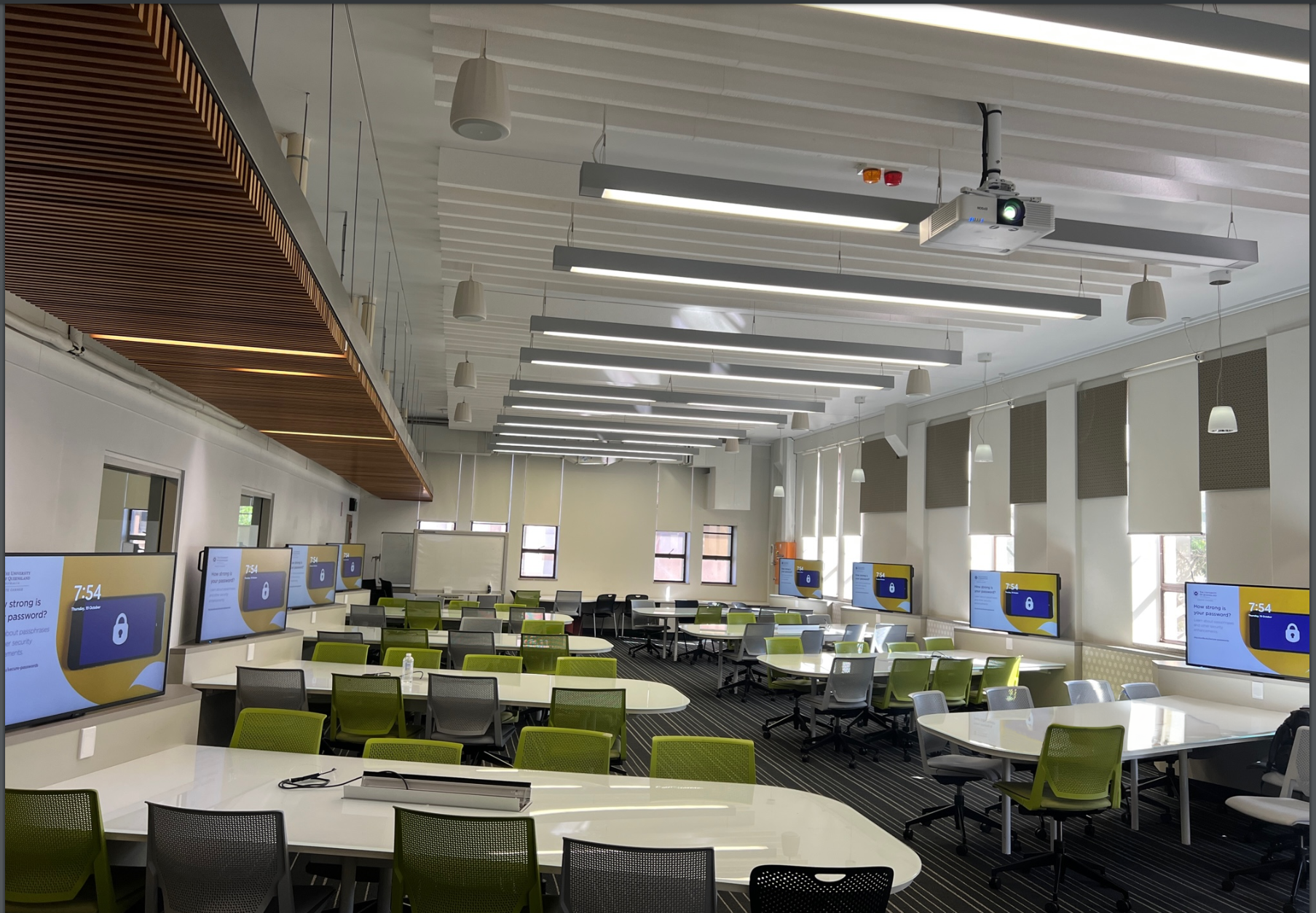 T028 – Medium Teaching Space with Collaboration Pods