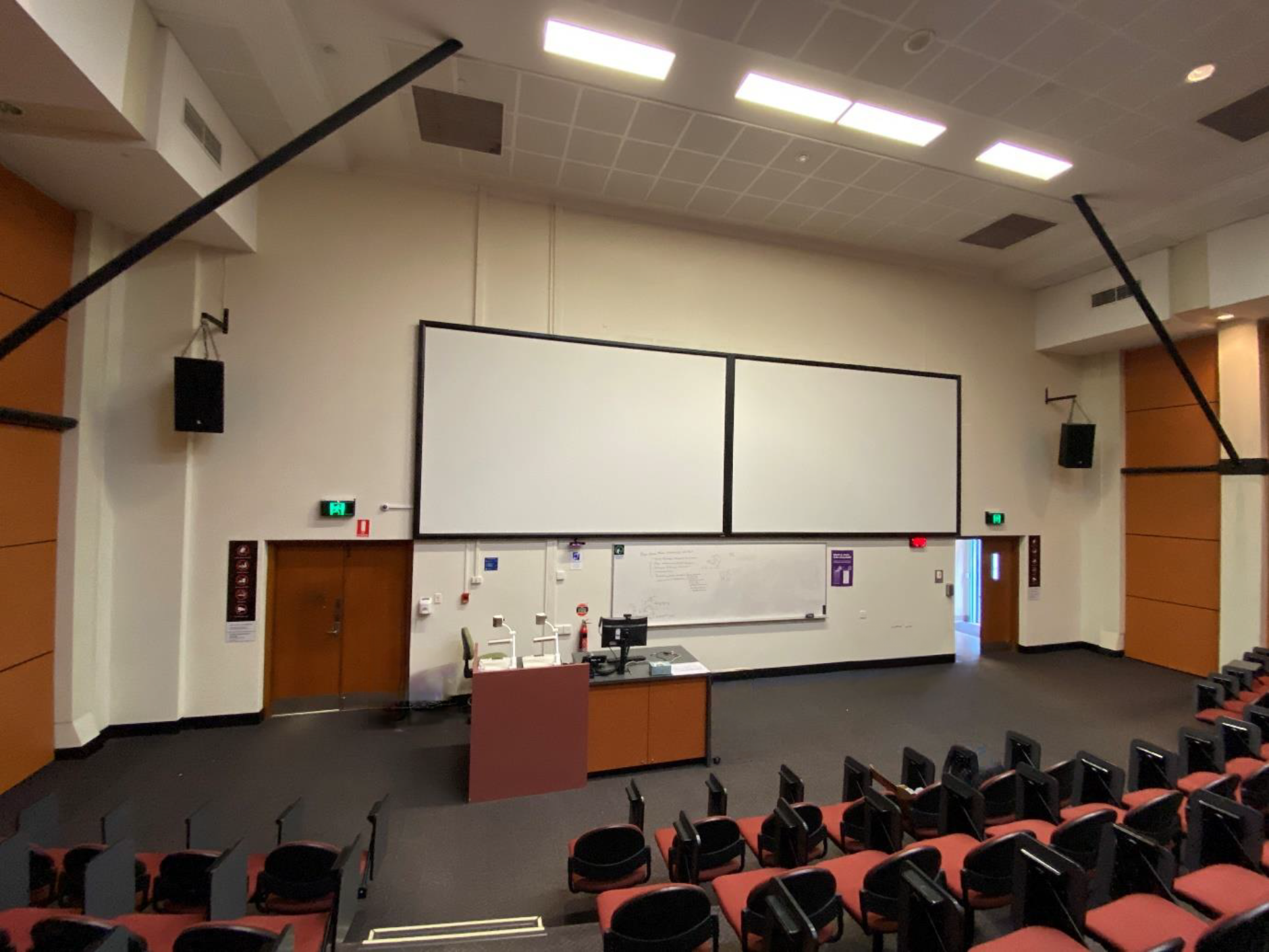 T030 – Large Dual Display Theatre, photo 2 of 2