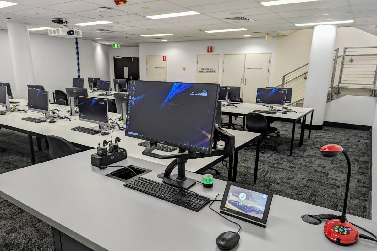 T032 – Medium Teaching Laboratory
