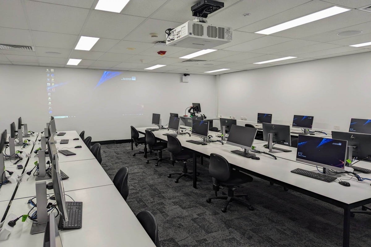 T032 – Medium Teaching Laboratory, photo 2 of 2