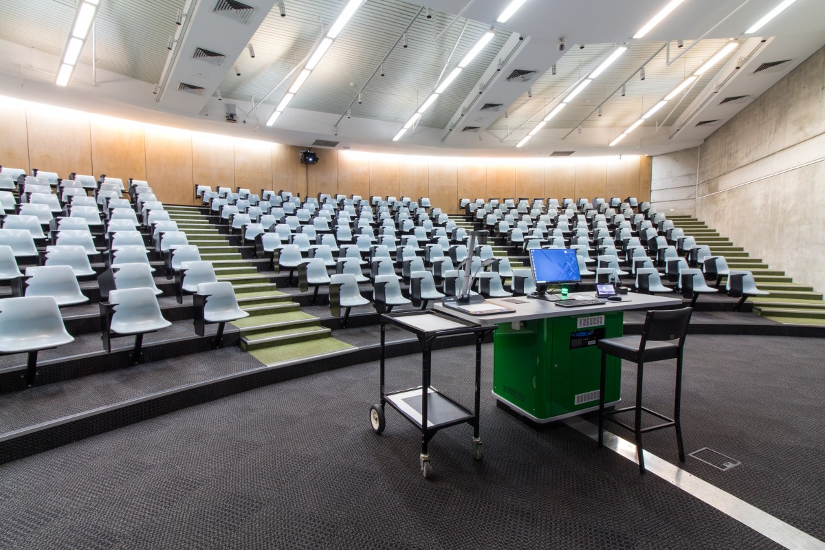 T033 – Large Auditorium (AMX)
