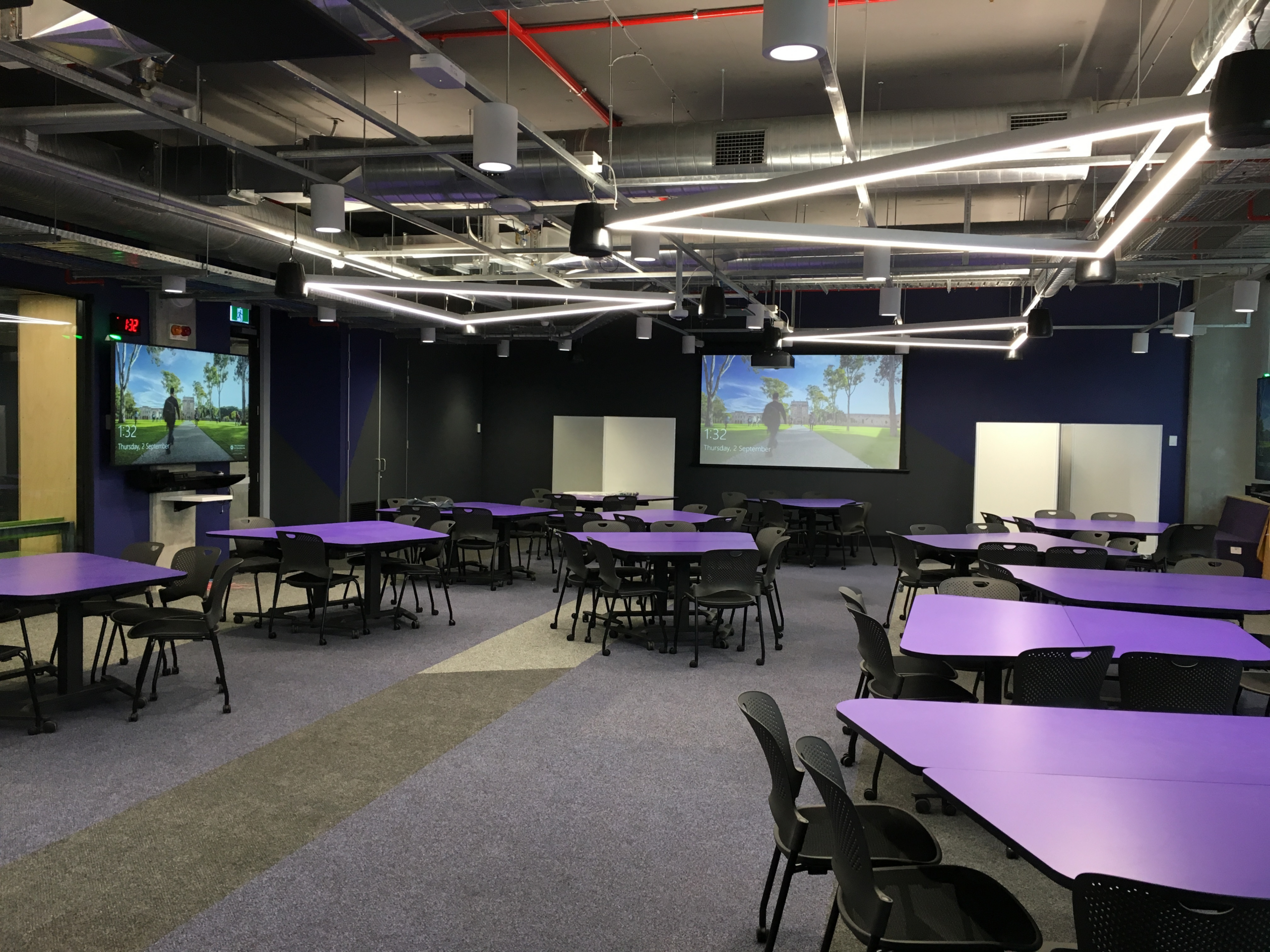 T037 – Teaching Space with Pods, photo 3 of 4