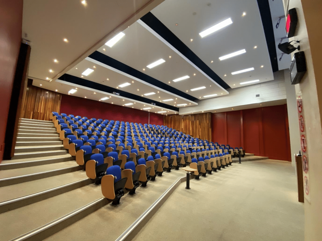 T038 – Teaching Space with Dual Display