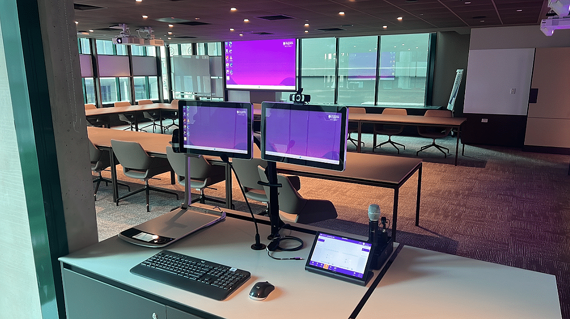 T049 – Interactive Dual Display Classroom, photo 2 of 2