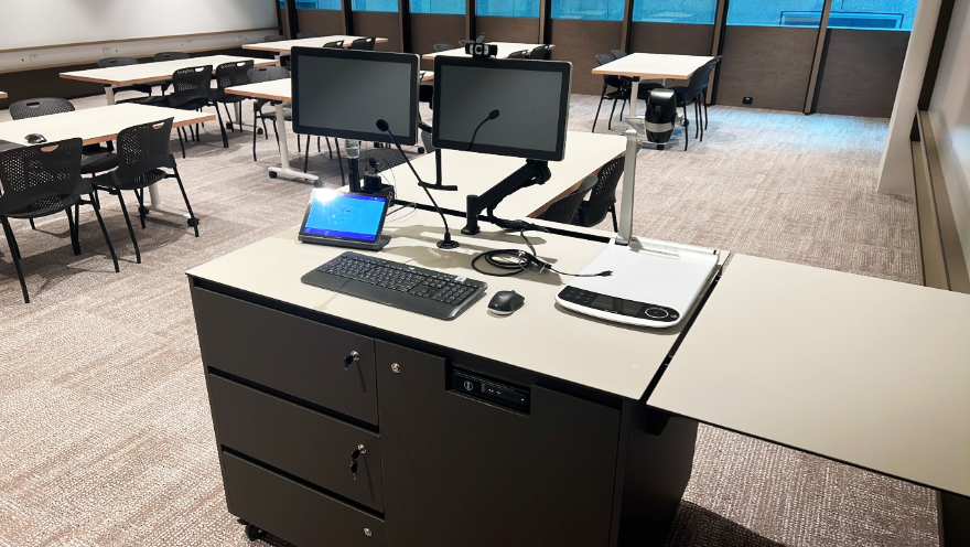 T052 – Dual Display Learning Space, photo 2 of 2