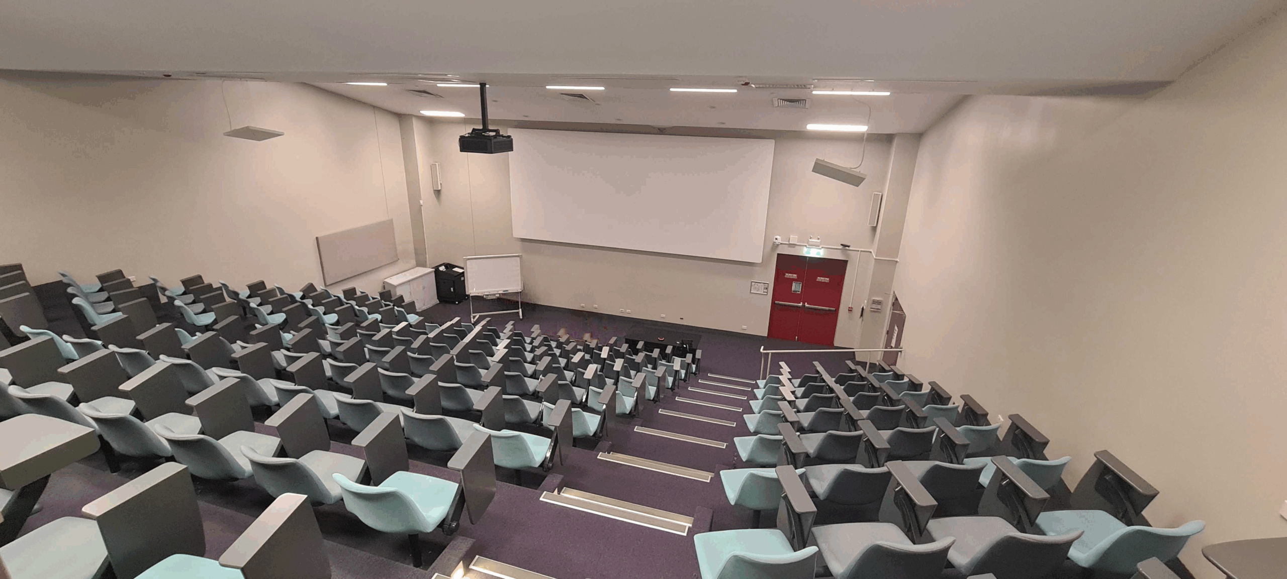 T064 – Auditorium, photo 2 of 2