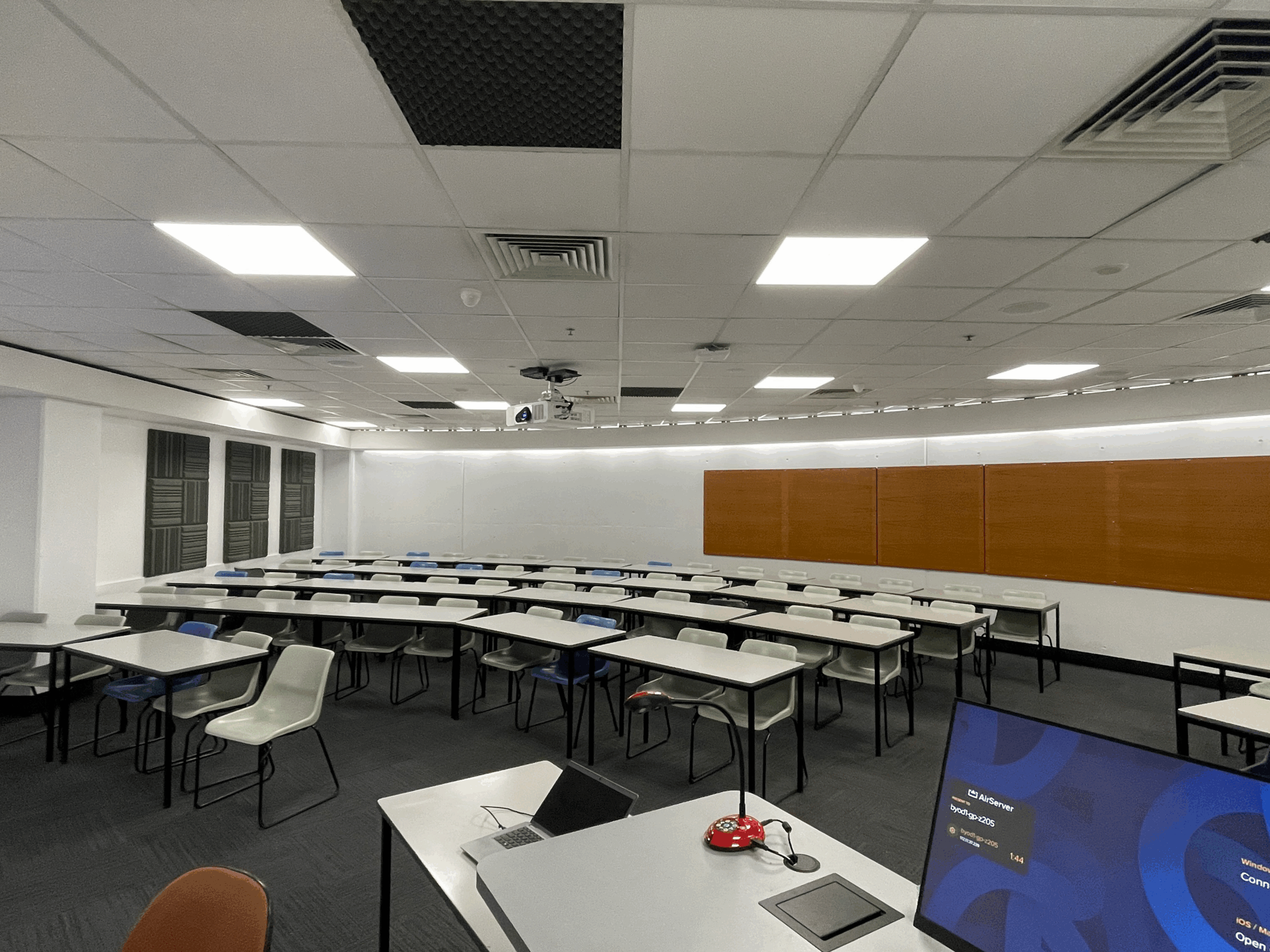 T075 – Hybrid Digital Teaching Station, photo 2 of 2