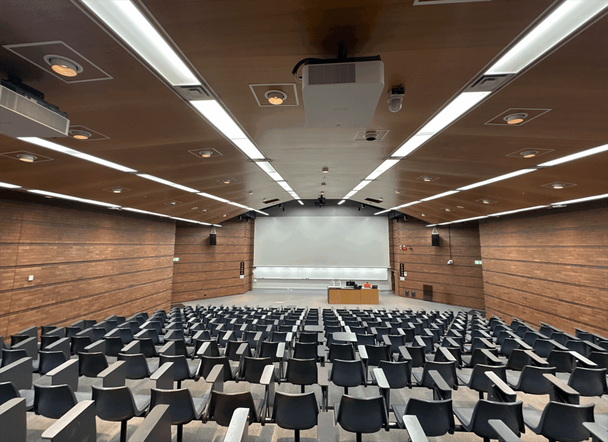 T077 – Dual Presentation Auditorium