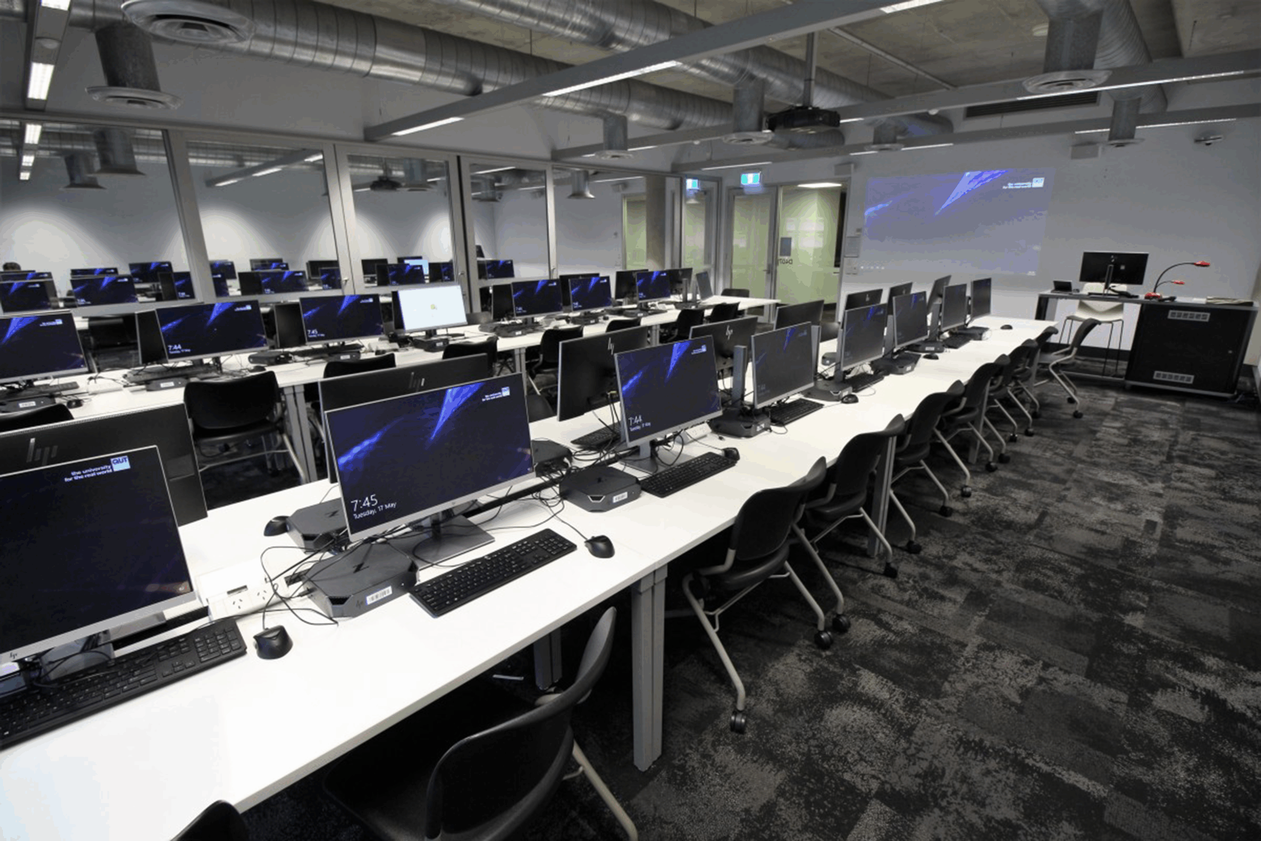 T079 – Computer Lab with Room Link