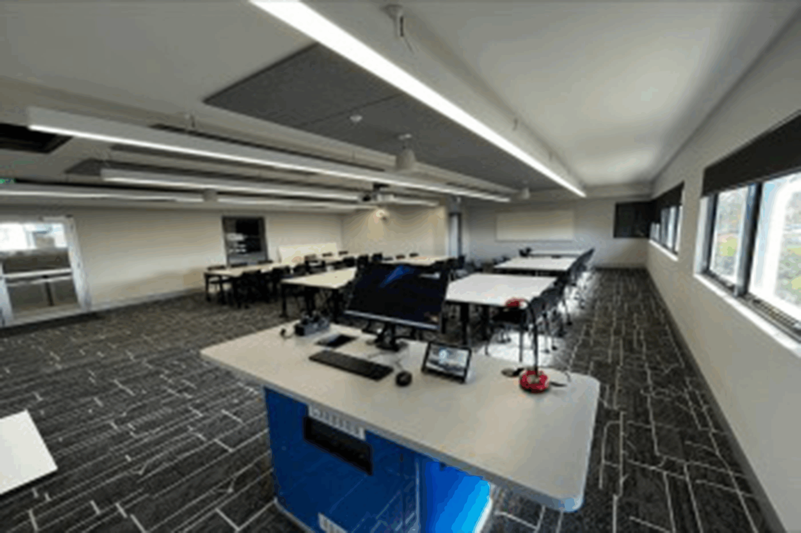 T082 – Hybrid Digital Teaching Station, photo 2 of 2