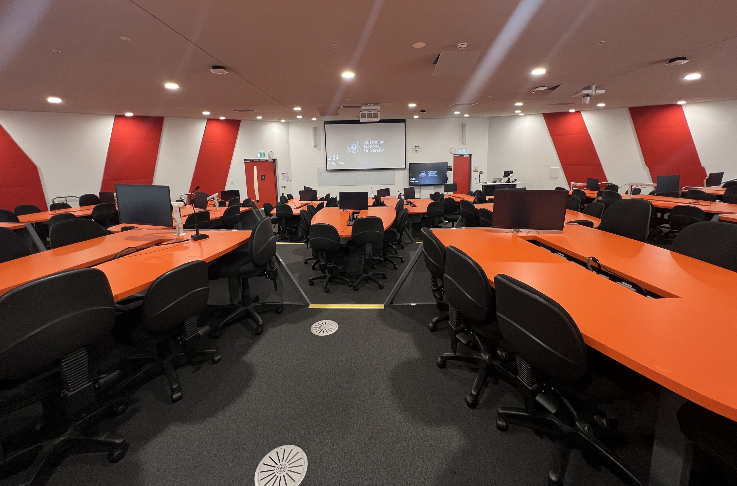 T087 – Tutorial Room (Pods), photo 2 of 4