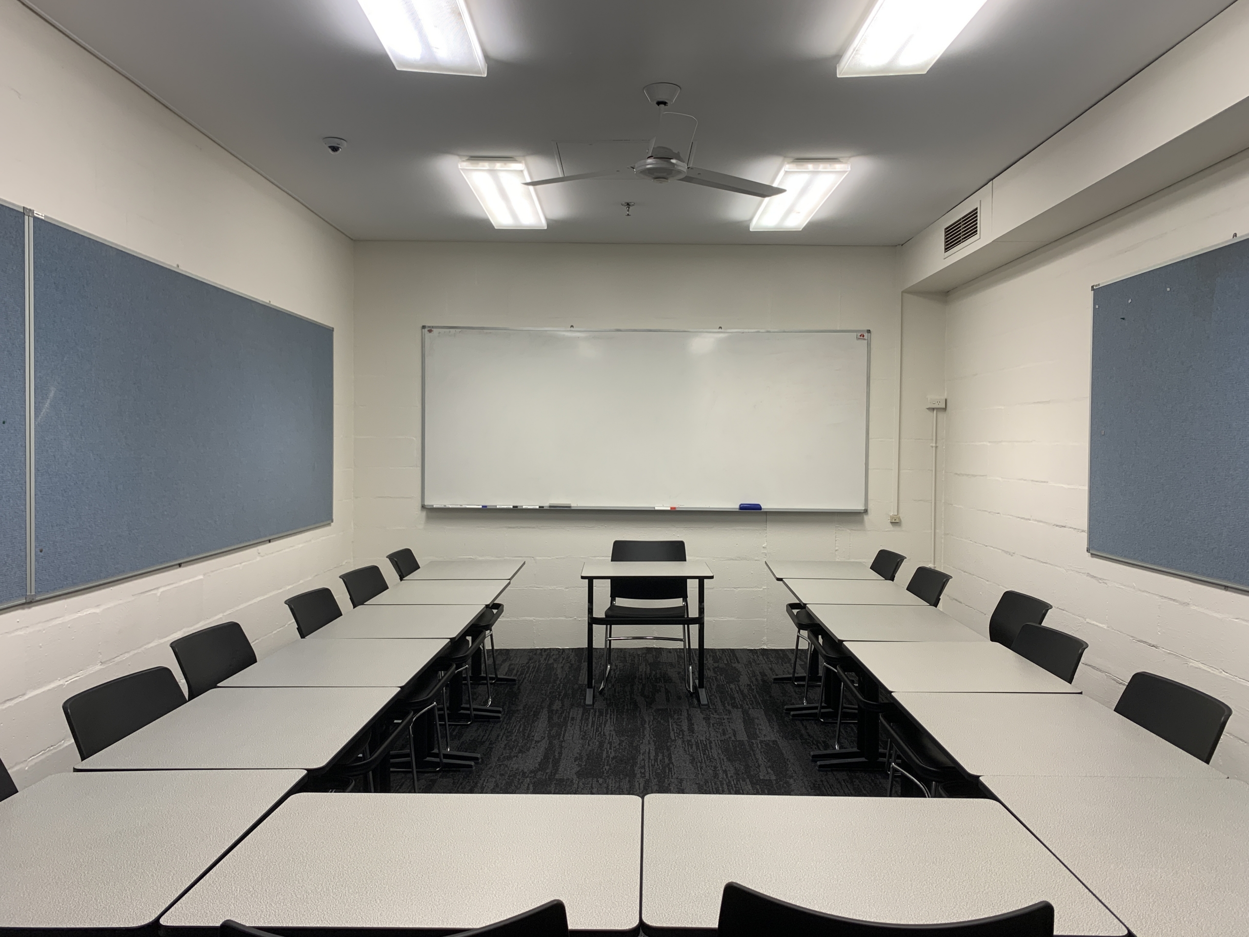 T089 – Small Tutorial Room, photo 3 of 4