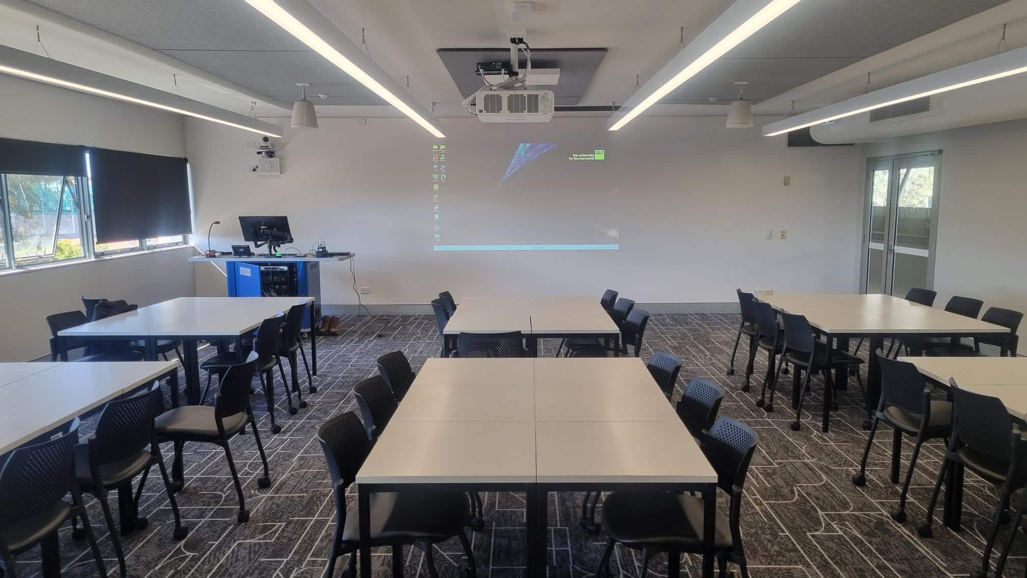 T090 – Medium Teaching Space, photo 2 of 2