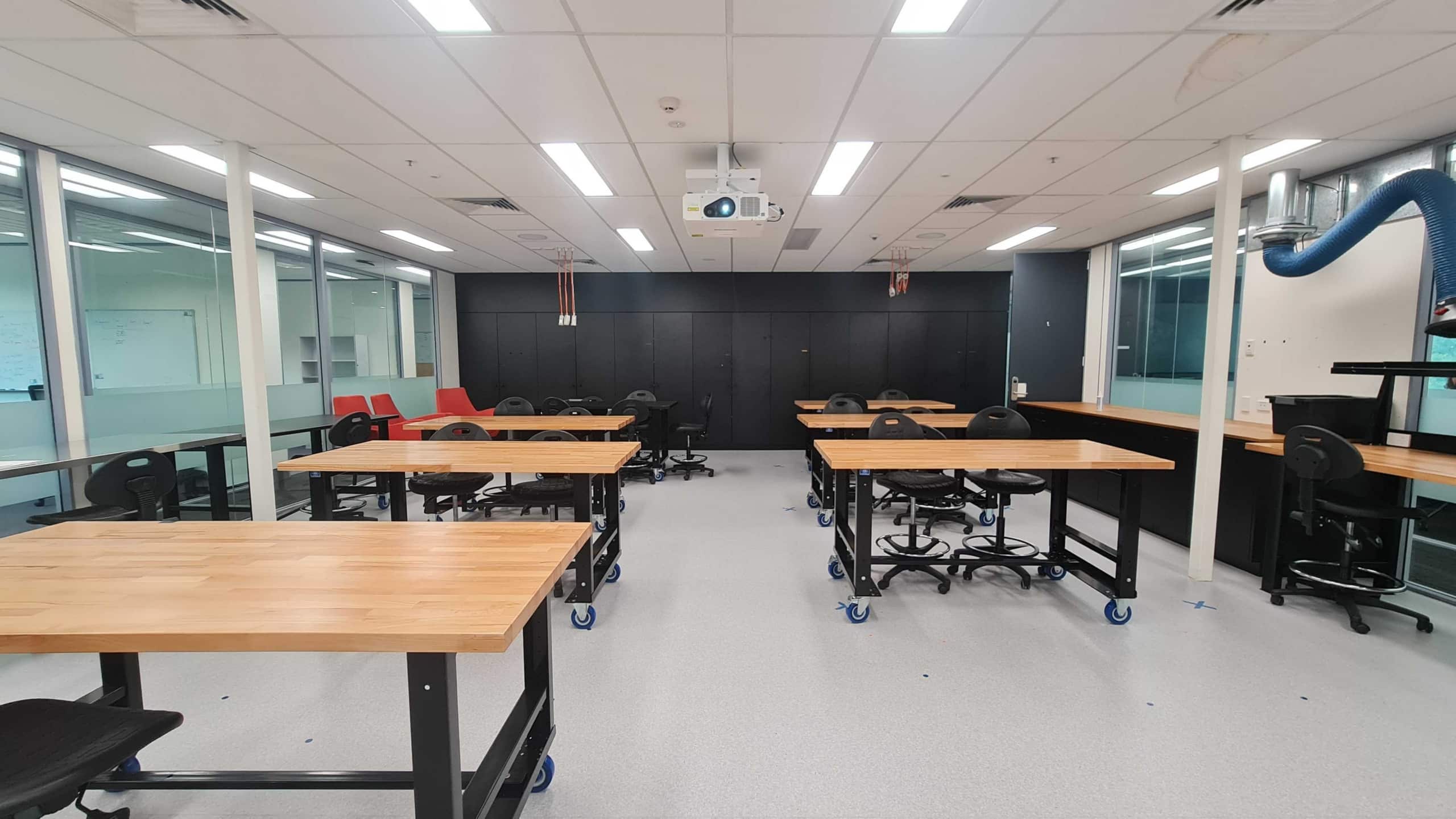 T092 – Medium Laboratory, photo 4 of 4